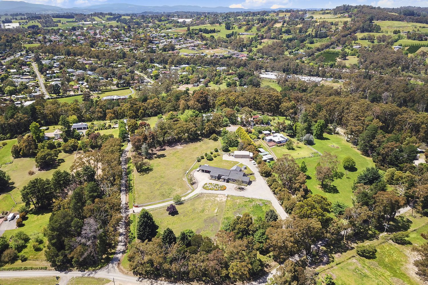 18 Bailey Grove, Wandin North VIC 3139, Image 2