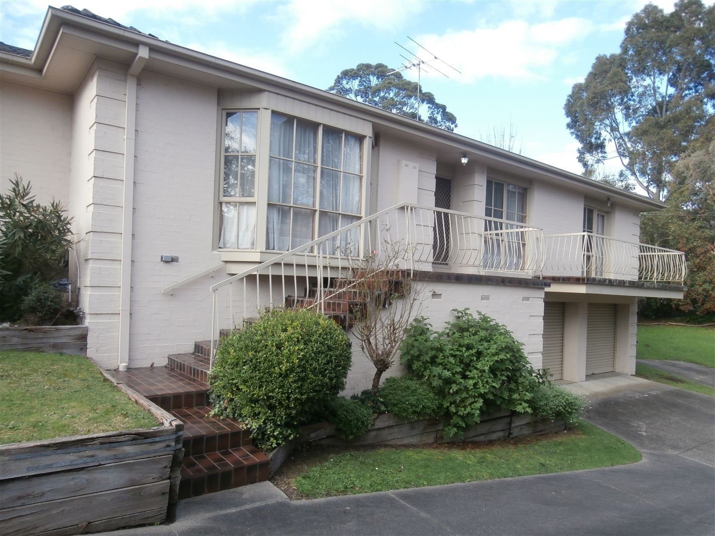 2 bedrooms Apartment / Unit / Flat in 3/9 Miller Crescent MOUNT WAVERLEY VIC, 3149