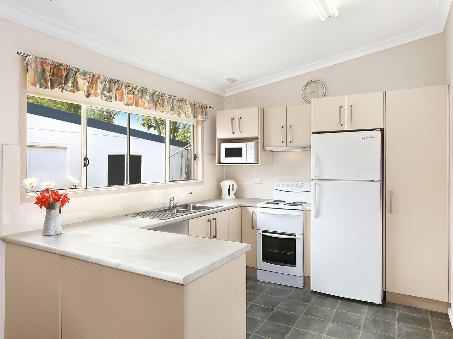 20 Binburra Avenue, Toowoon Bay NSW 2261, Image 2