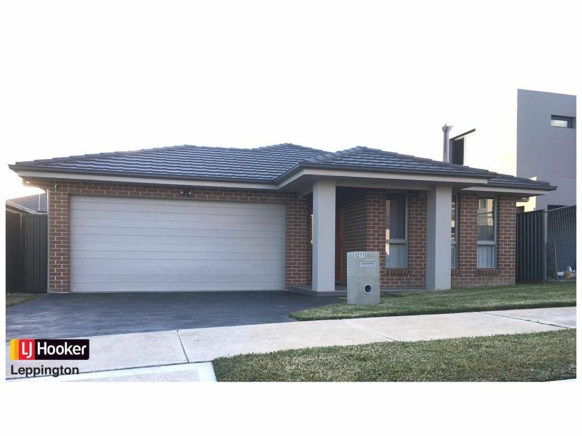 4 bedrooms House in 211 Crystal Palace Way LEPPINGTON NSW, 2179