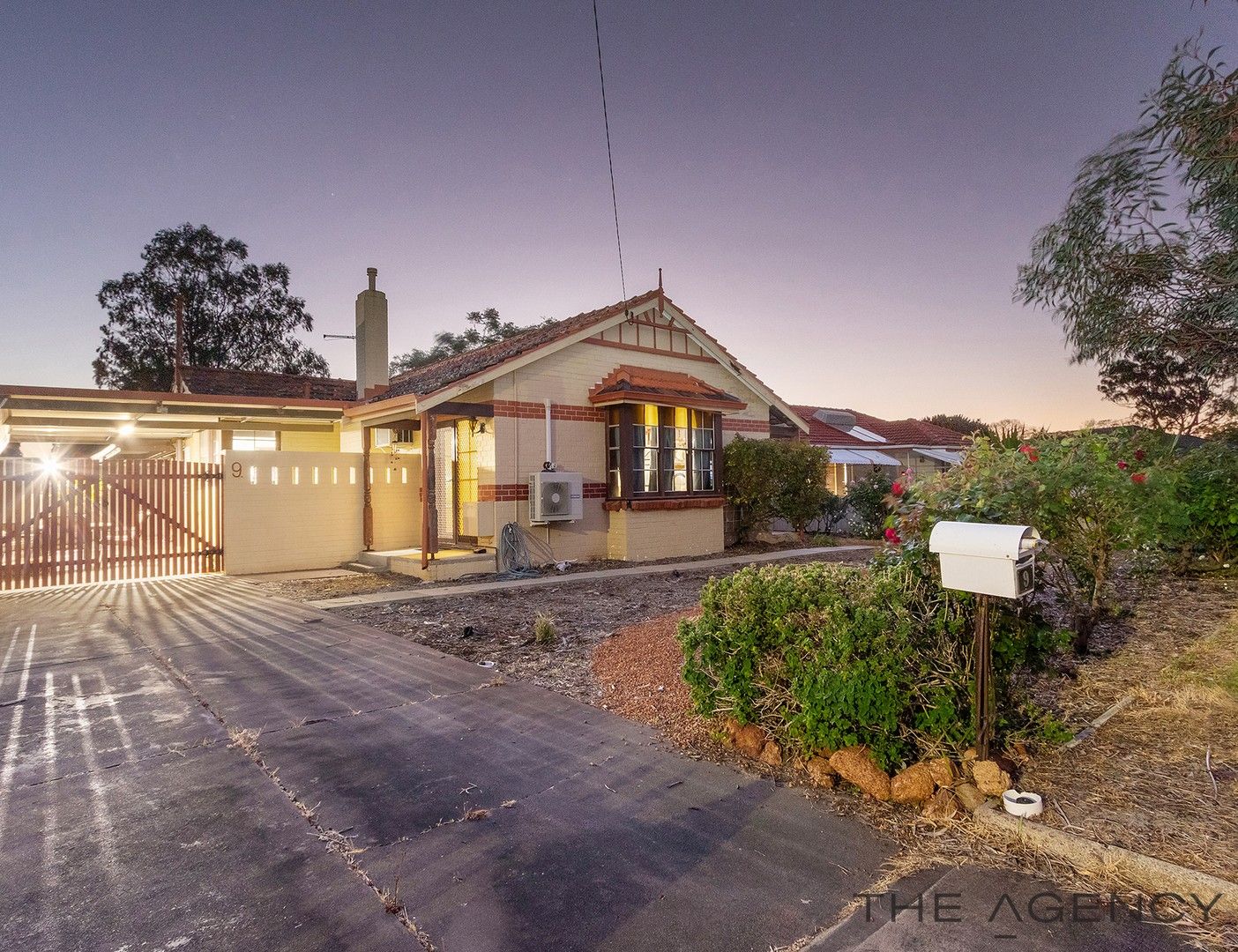 4 bedrooms House in 9 Hoskin Street CLOVERDALE WA, 6105