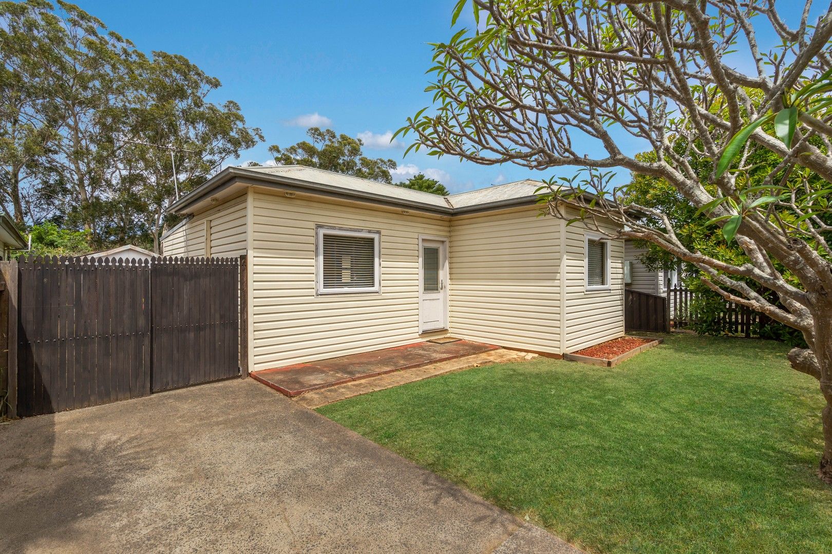 22 Trafalgar Avenue, Woy Woy NSW 2256, Image 0