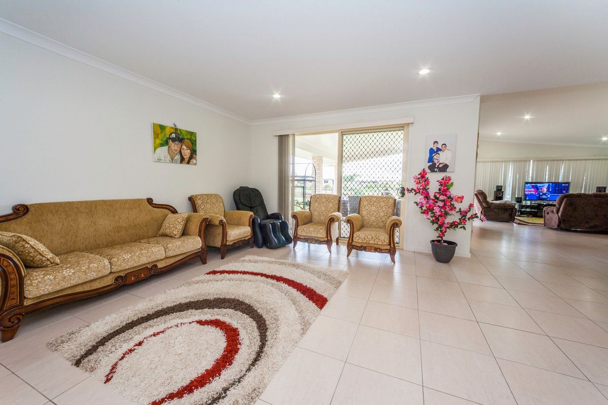 11 Peggy Drive, Coral Cove QLD 4670, Image 2