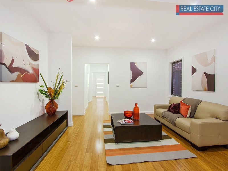 2/39 Trumpington Terrace, ATTWOOD VIC 3049, Image 1