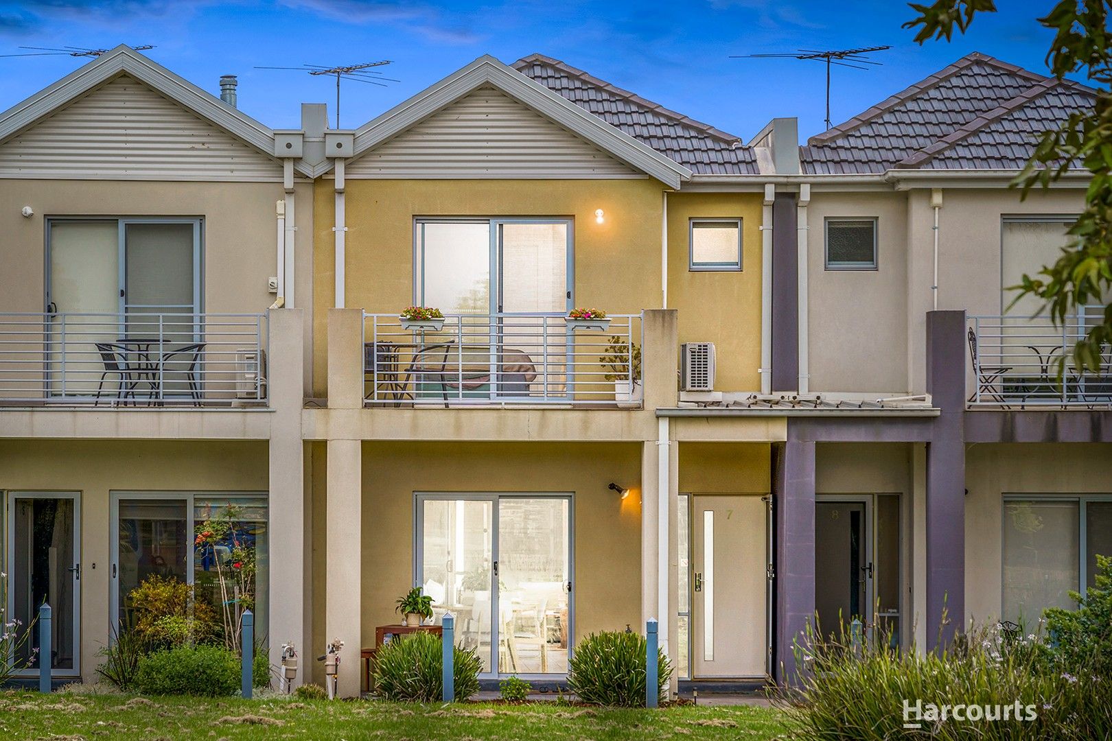 3 bedrooms Townhouse in 7/11 Howqua Place PAKENHAM VIC, 3810