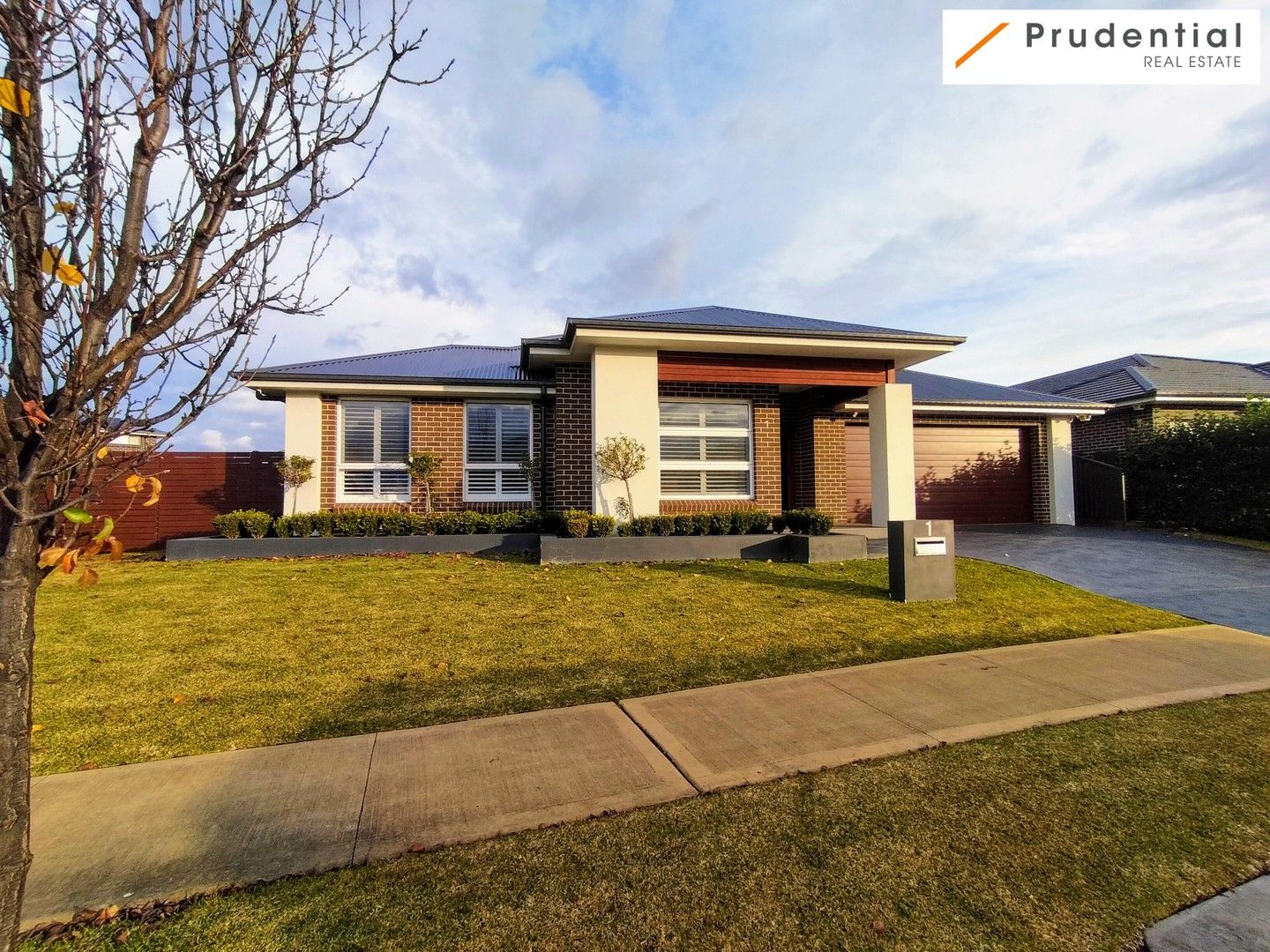 4 bedrooms House in 1 Seidler Parade ORAN PARK NSW, 2570