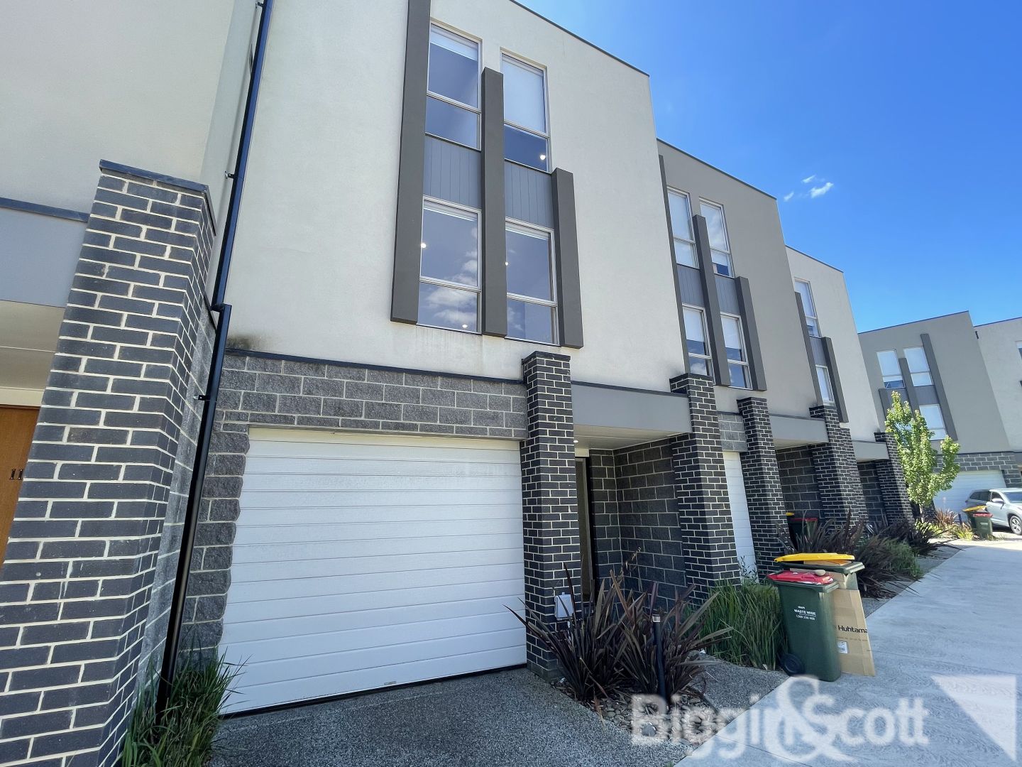 12/2 Ambrose Treacy Drive, Bundoora Property History & Address