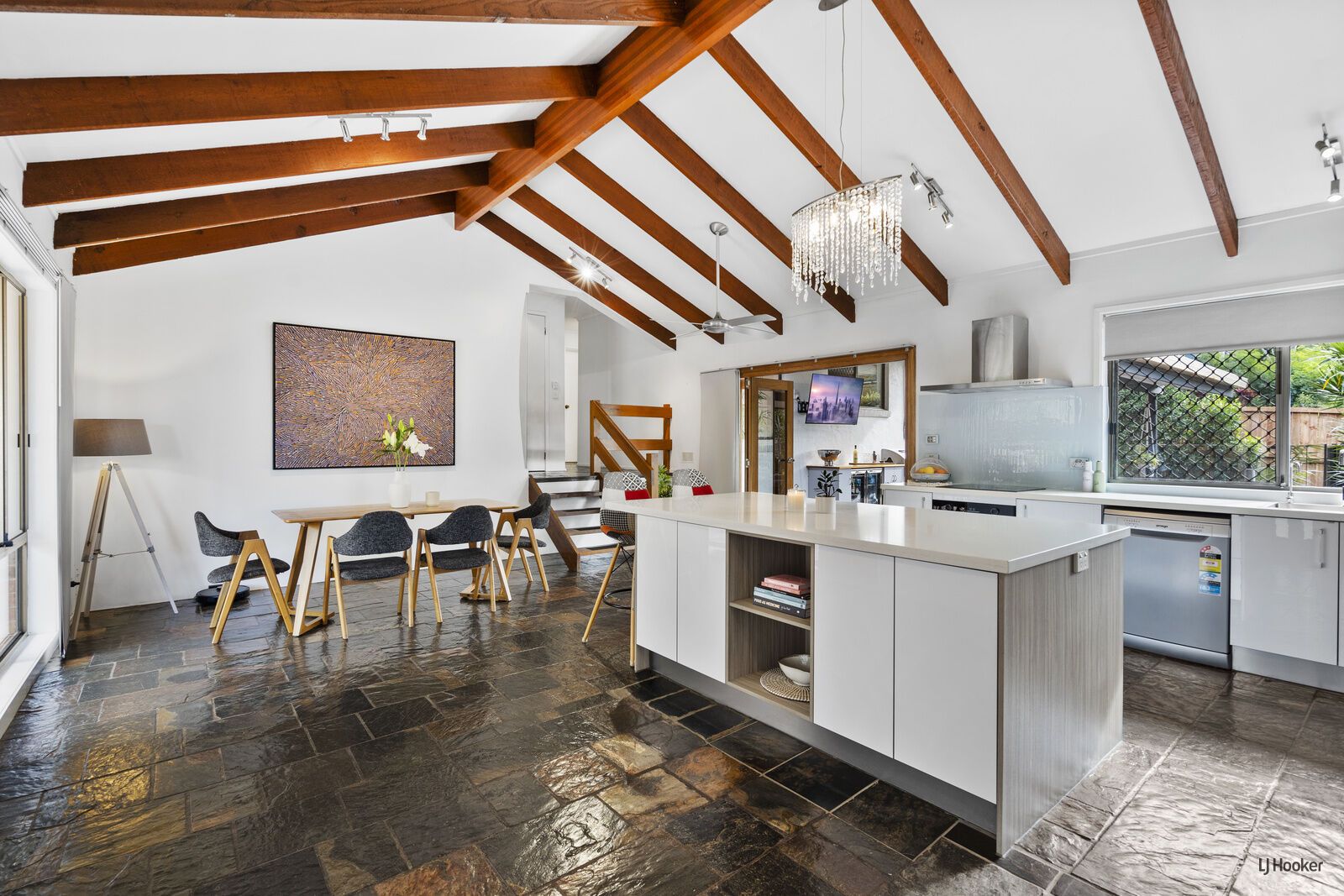 5 bedrooms House in 7 Bolgart Court ELANORA QLD, 4221