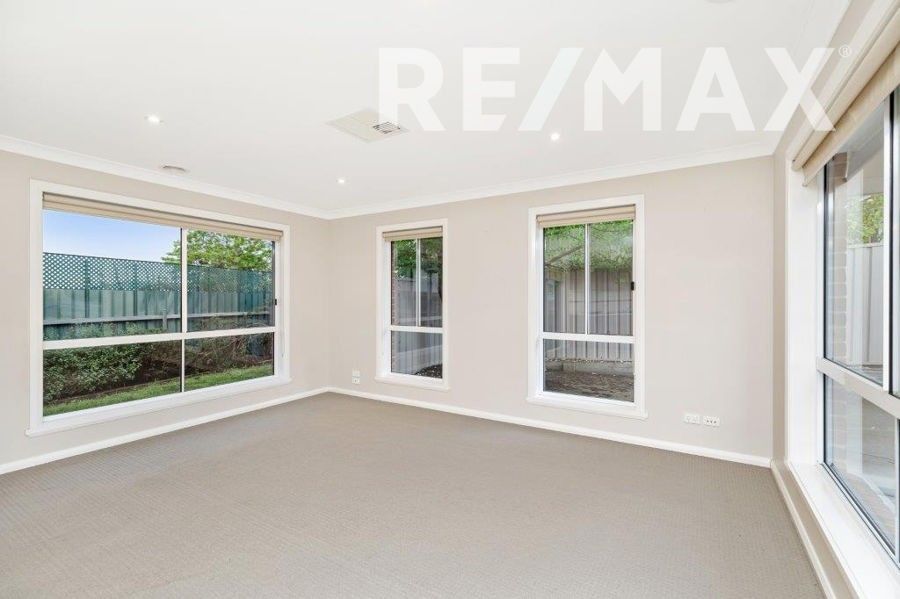 2/8 Osterley Street, Bourkelands NSW 2650, Image 1