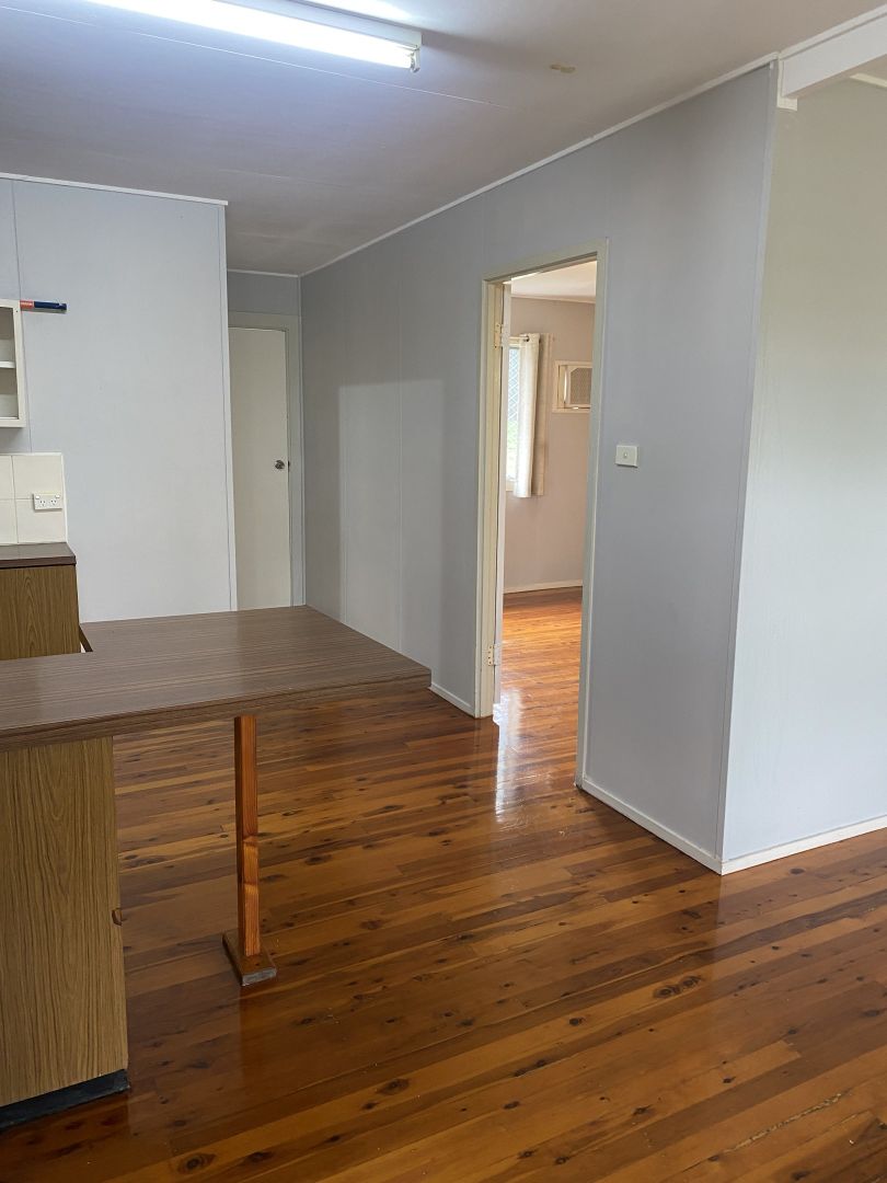 4/18 Grayson Street, West Gladstone QLD 4680 Block Of Units For Rent