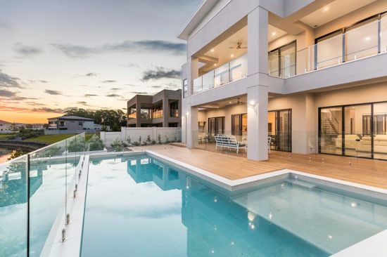 5 bedrooms House in 1043 Edgecliff Drive HOPE ISLAND QLD, 4212