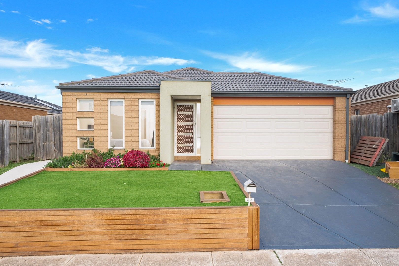 4 bedrooms House in 37 Mermaid Crescent WYNDHAM VALE VIC, 3024