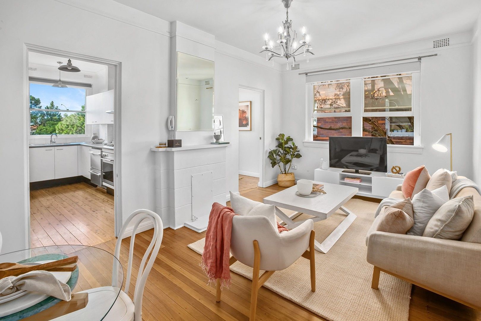 2 bedrooms Apartment / Unit / Flat in 6/80 Drumalbyn Rd BELLEVUE HILL NSW, 2023