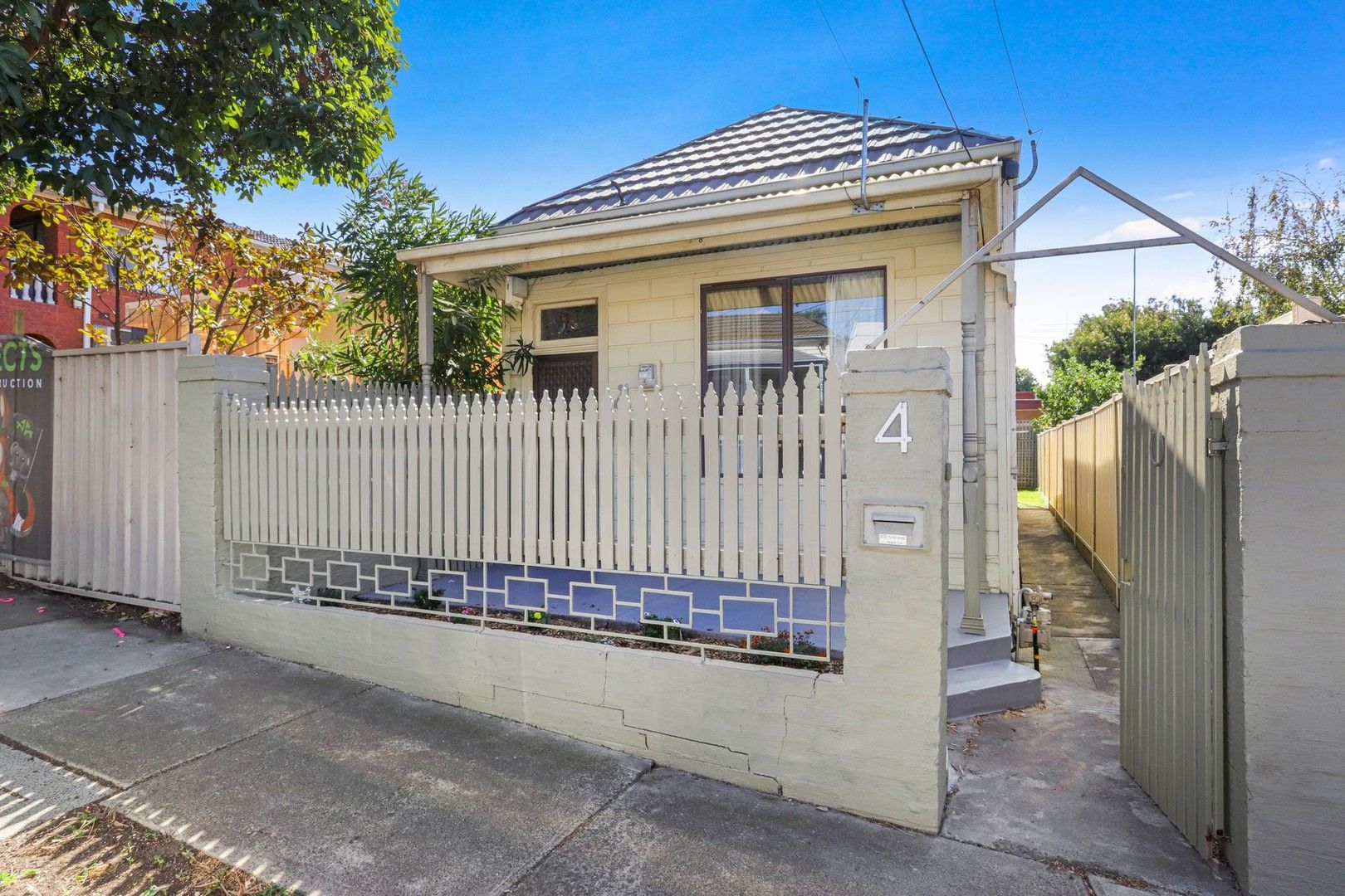 2 bedrooms House in 4 Pole Street SEDDON VIC, 3011