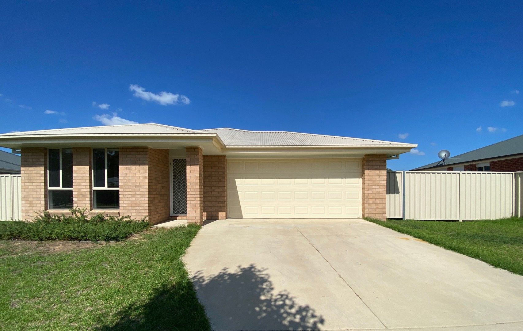 4 bedrooms House in 26 Pech Avenue JINDERA NSW, 2642