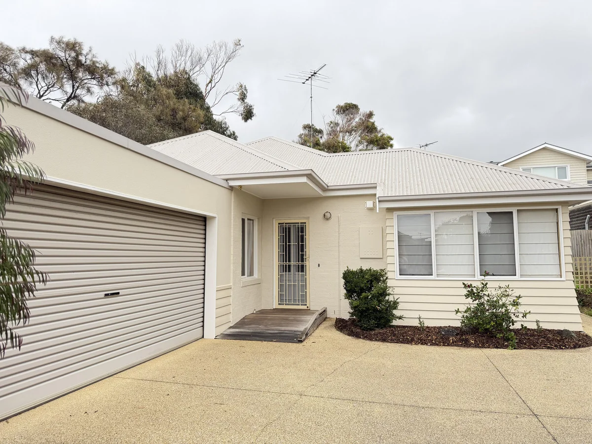 2/17 Felix Crescent, Torquay VIC 3228