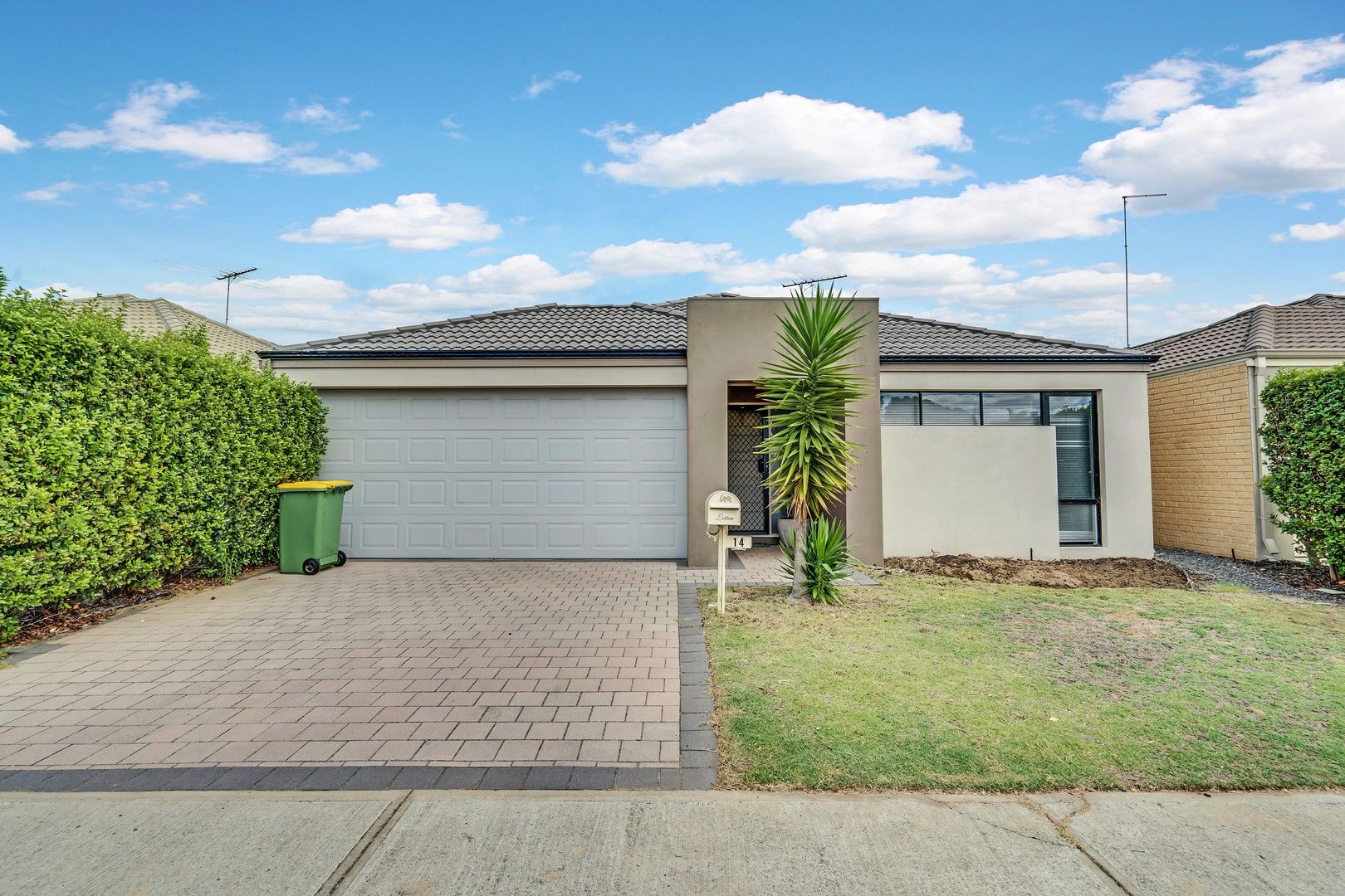 3 bedrooms House in 14 Illyarrie Avenue FALCON WA, 6210