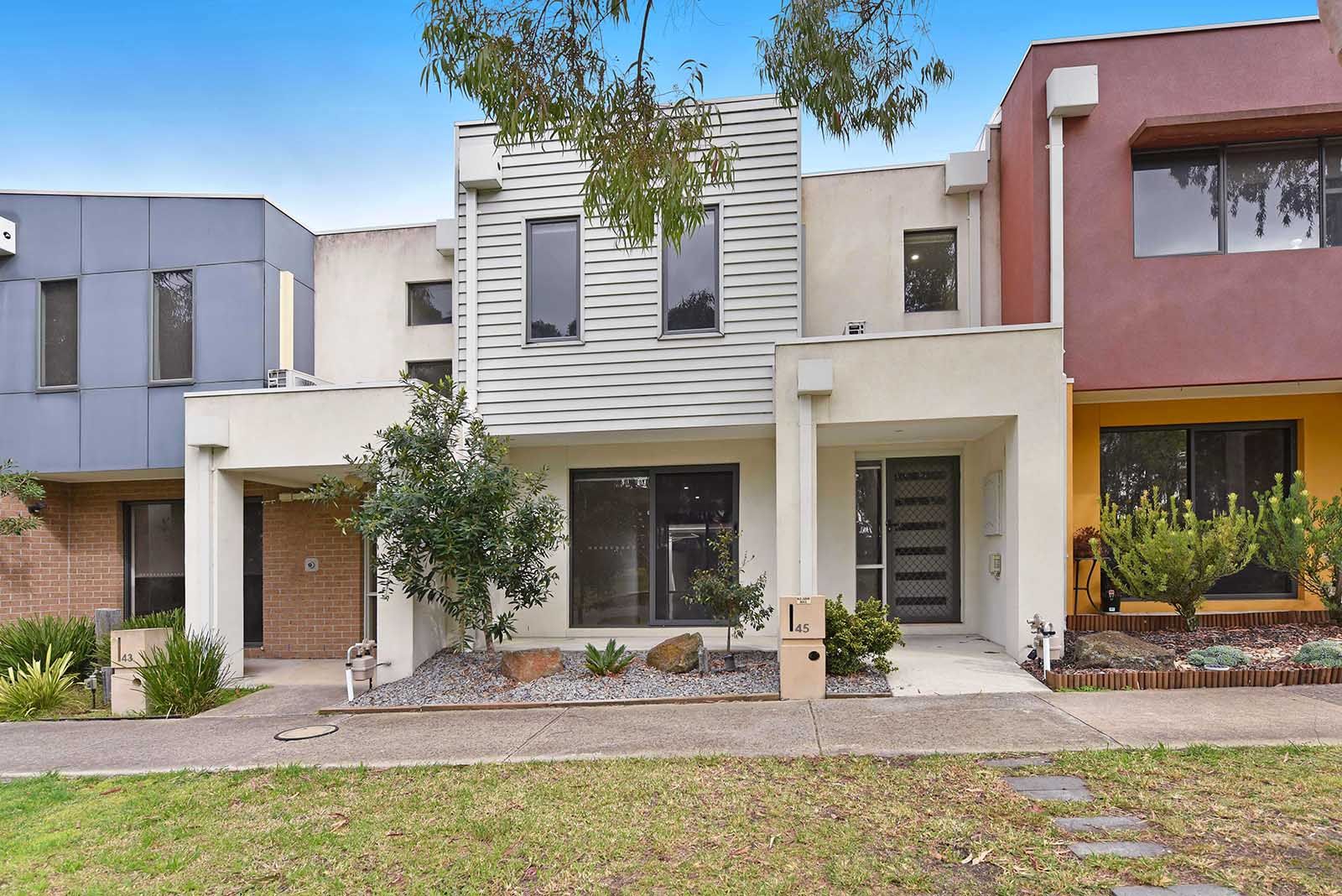3 bedrooms Townhouse in 45 Venezia Promenade GREENVALE VIC, 3059