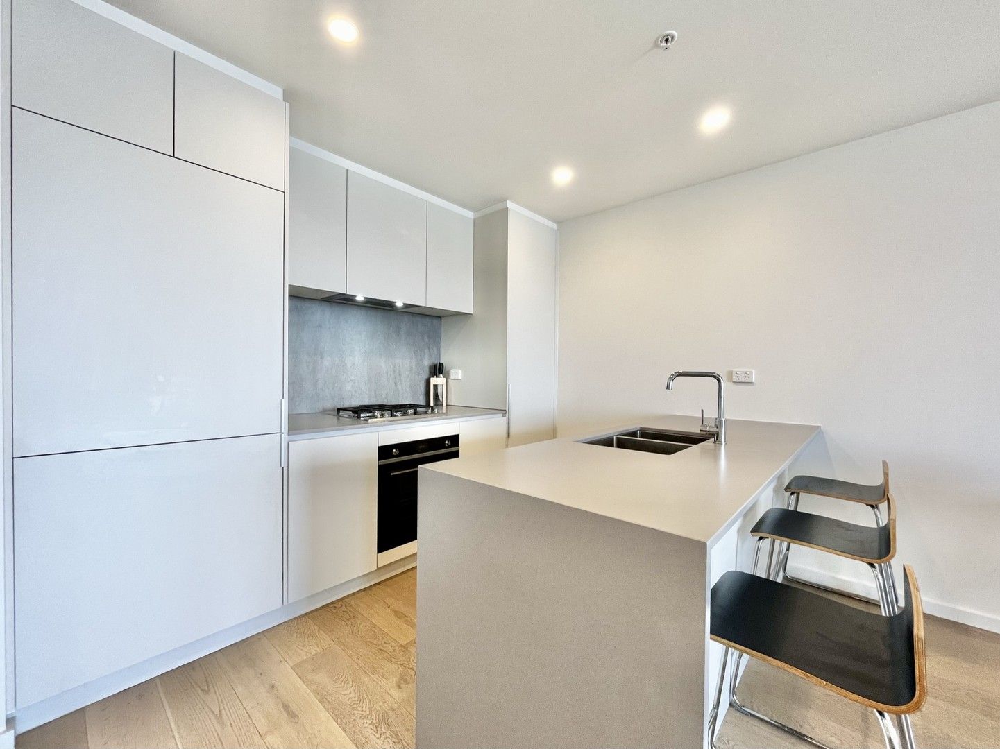 2 bedrooms Apartment / Unit / Flat in 905/16 Woorayl Street CARNEGIE VIC, 3163