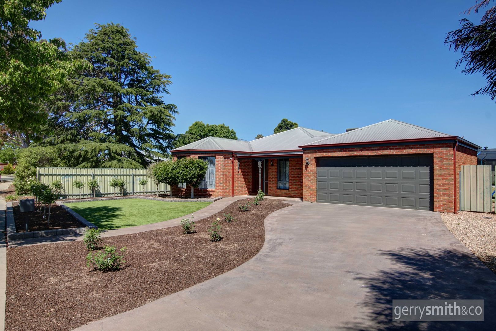 9 Karingal Crescent, Horsham VIC 3400