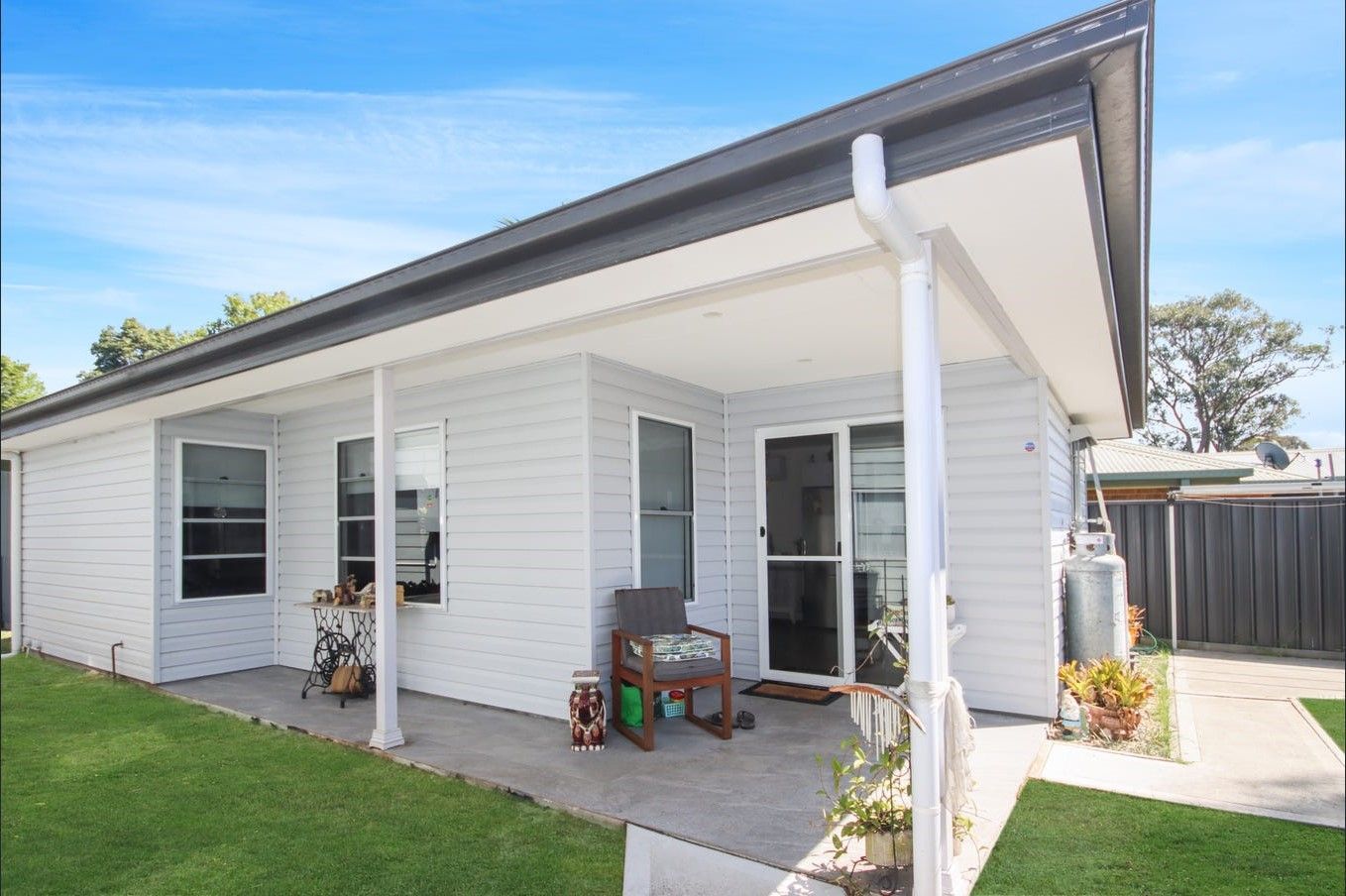 2 bedrooms Apartment / Unit / Flat in 17A Conquest Crescent TANILBA BAY NSW, 2319