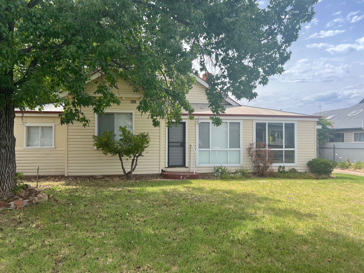 19 Yarran Street, Leeton NSW 2705 House For Rent 450 Domain