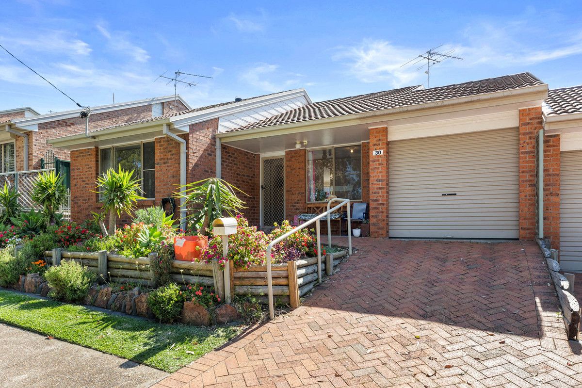 2 bedrooms House in 30 Bula Street CHARLESTOWN NSW, 2290