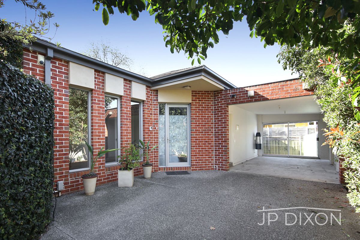 2 bedrooms Apartment / Unit / Flat in 18A Dumaresq Street BRIGHTON EAST VIC, 3187