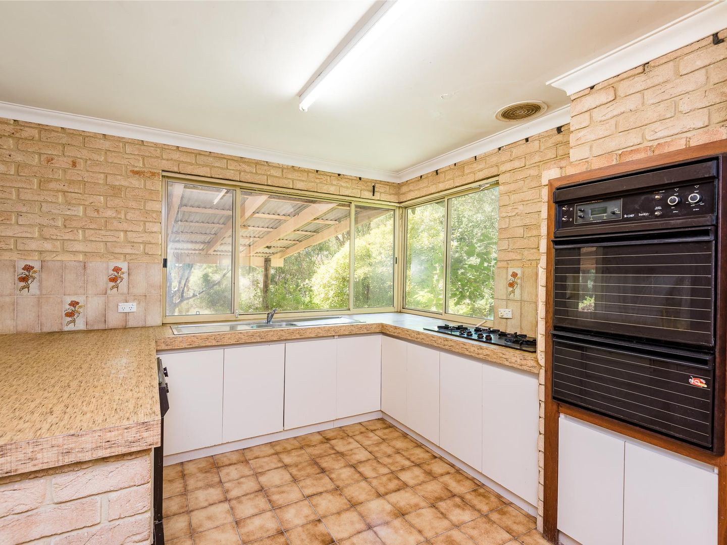 34 Tomlin Street, West Swan WA 6055, Image 2