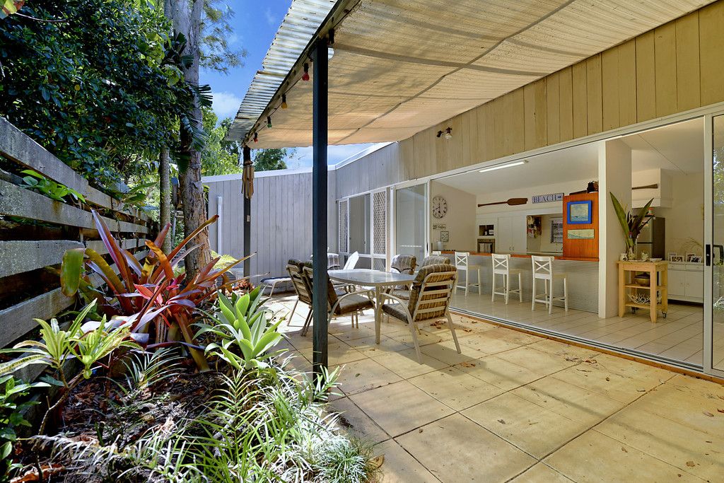 33 Pacific Street, MAIN BEACH QLD 4217, Image 2