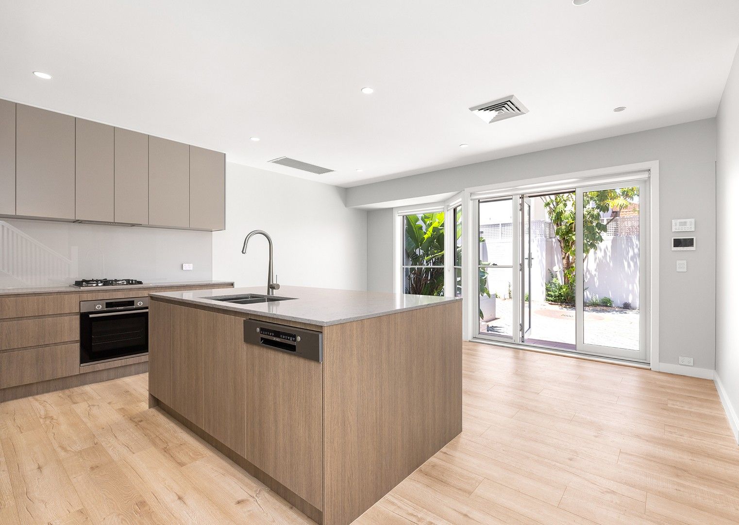 4 bedrooms House in 42 Brompton Road KENSINGTON NSW, 2033