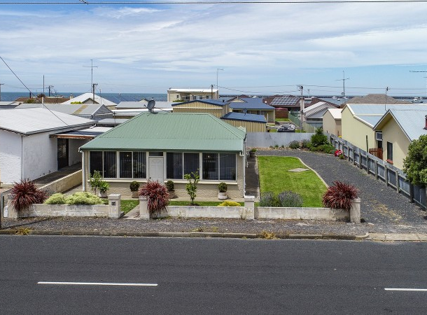 17 Meylin Street, Port Macdonnell SA 5291