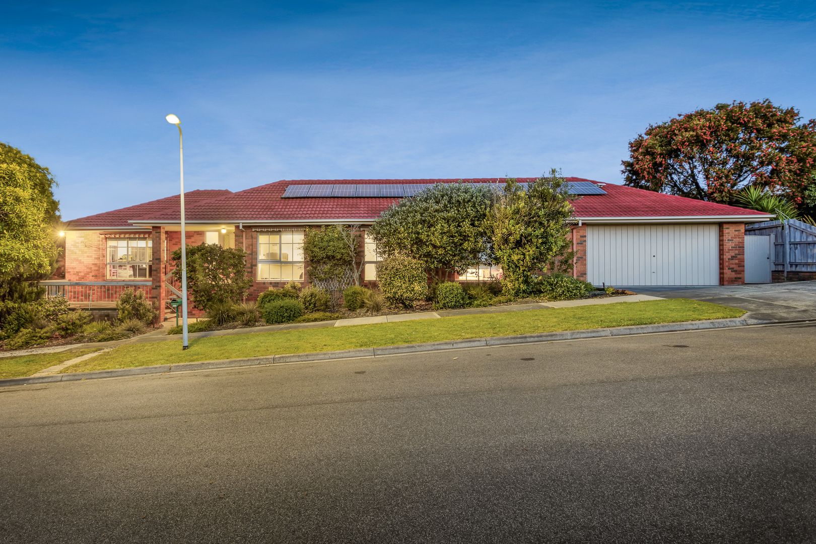 3 Chalcot Drive, Endeavour Hills VIC 3802, Image 2