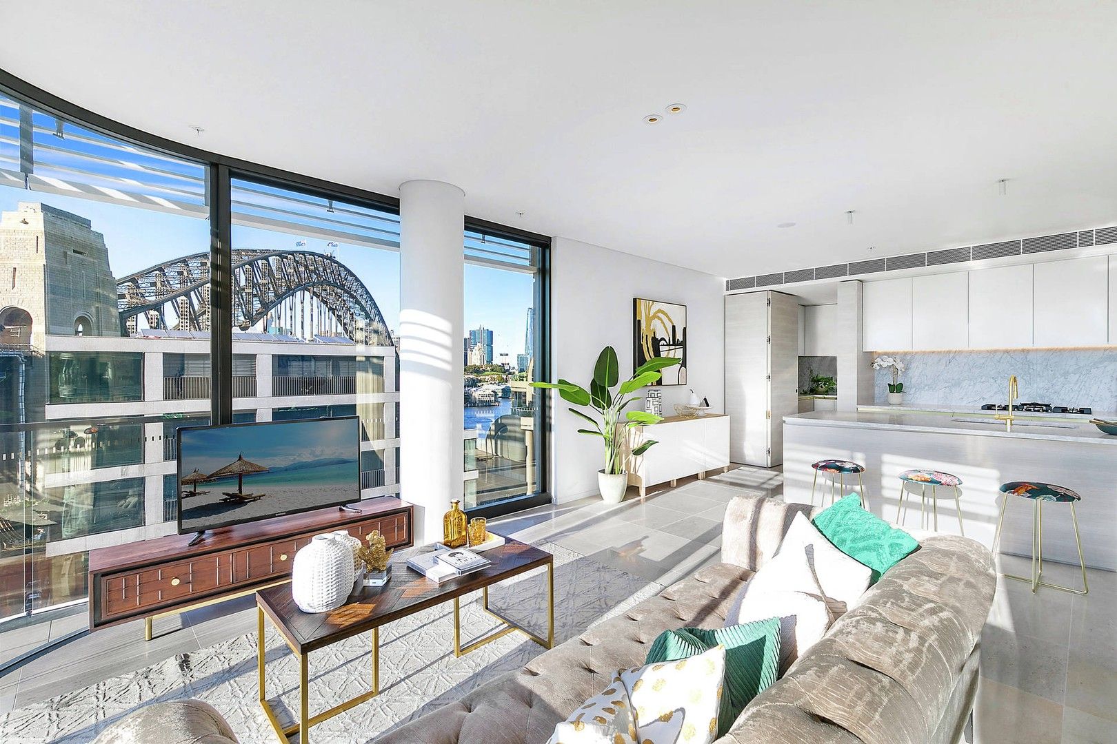 3 bedrooms Apartment / Unit / Flat in 808/30 Alfred Street MILSONS POINT NSW, 2061