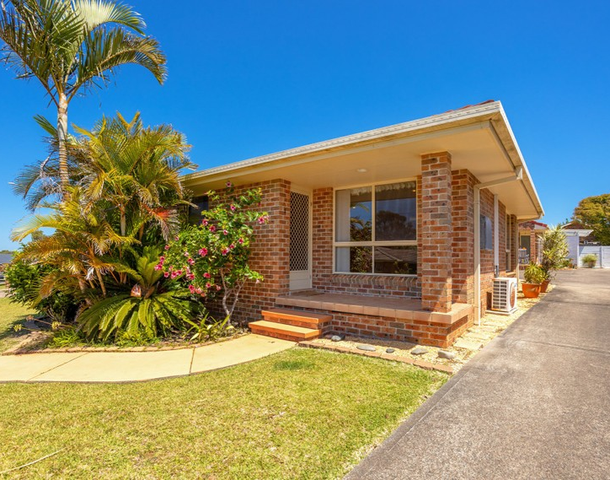 1/9 Carrabeen Drive, Old Bar NSW 2430