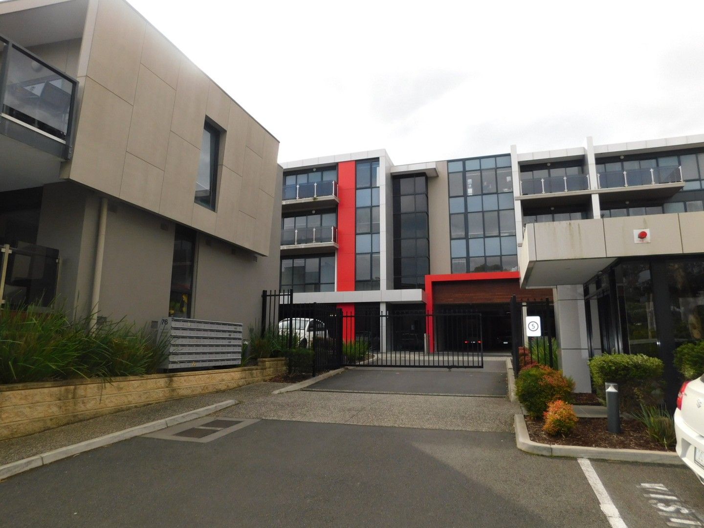 2 bedrooms Apartment / Unit / Flat in 213/76 Darebin Street HEIDELBERG VIC, 3084