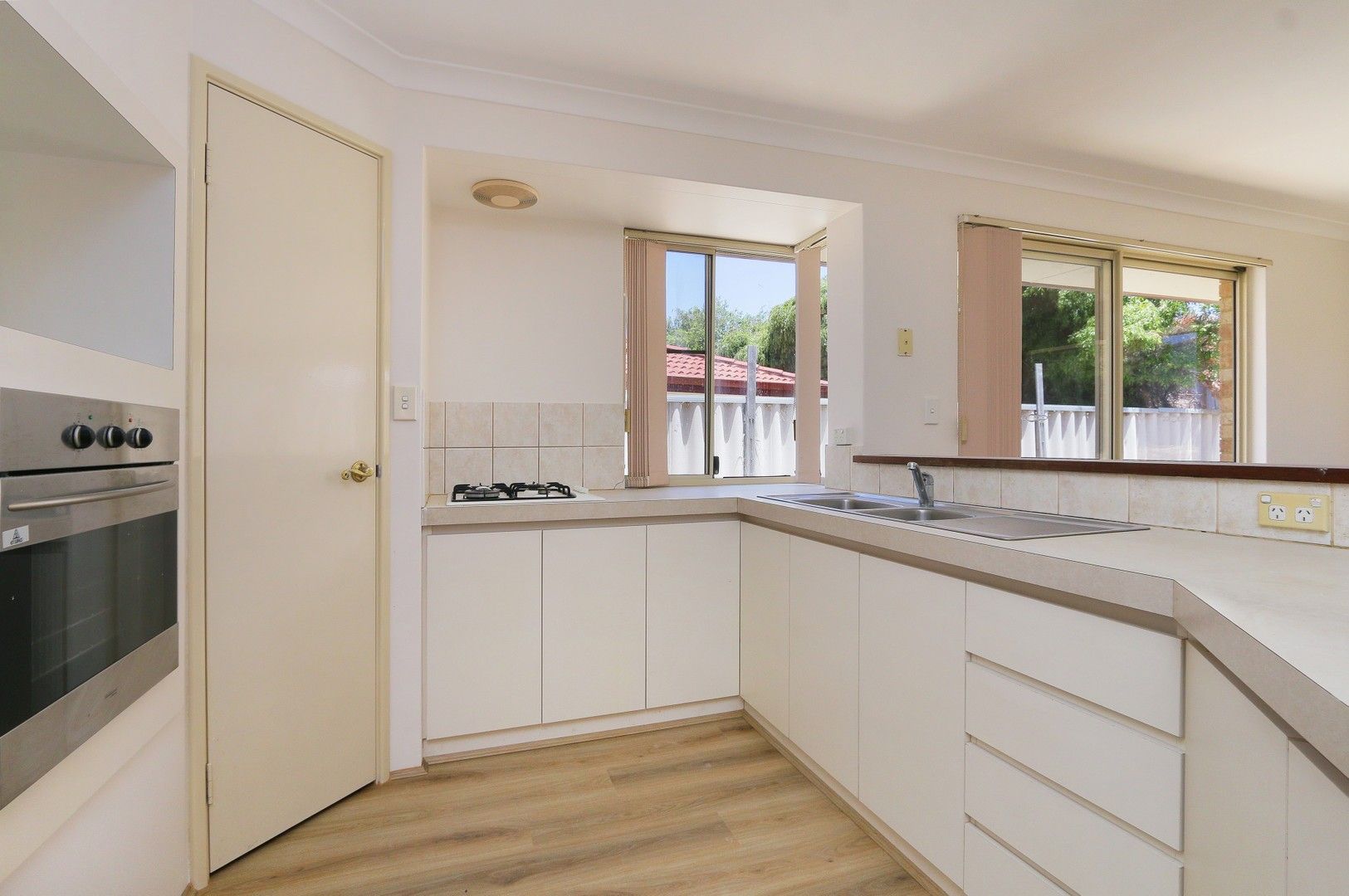 3 bedrooms House in 2/19 Catalpa Crescent SOUTH LAKE WA, 6164