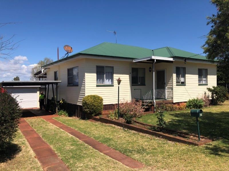 3 bedrooms House in 2 Pioneer Street ROCKVILLE QLD, 4350