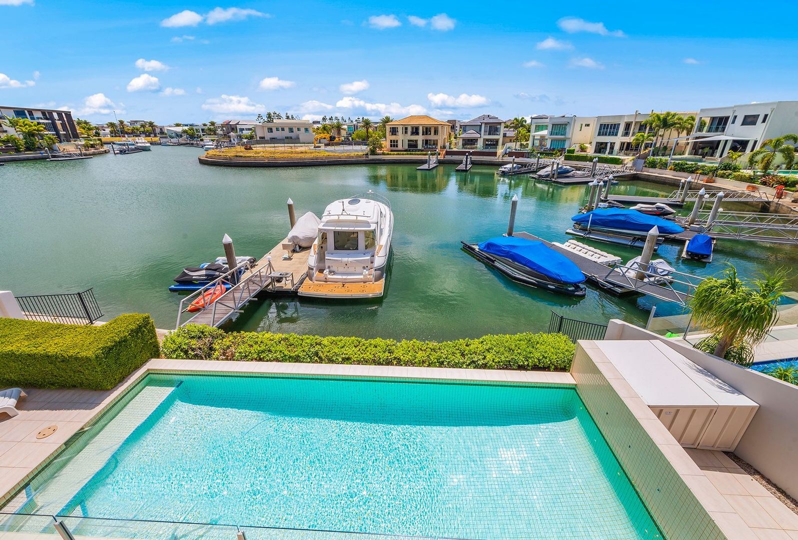 39 Royal Albert Crescent, Sovereign Islands QLD 4216 Domain