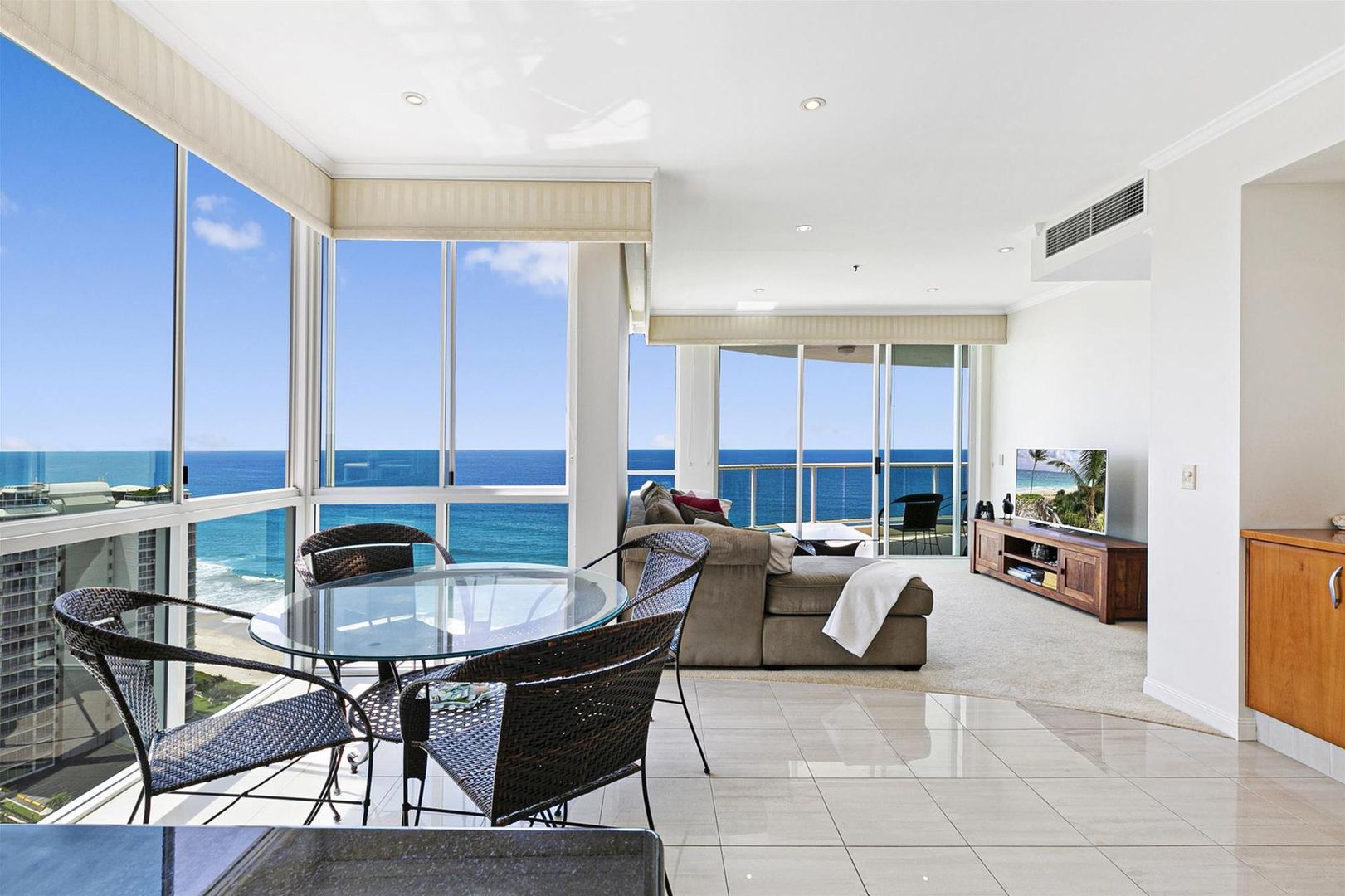 'PACIFIC VIEWS' 5 Woodroffe Avenue, Main Beach QLD 4217, Image 1