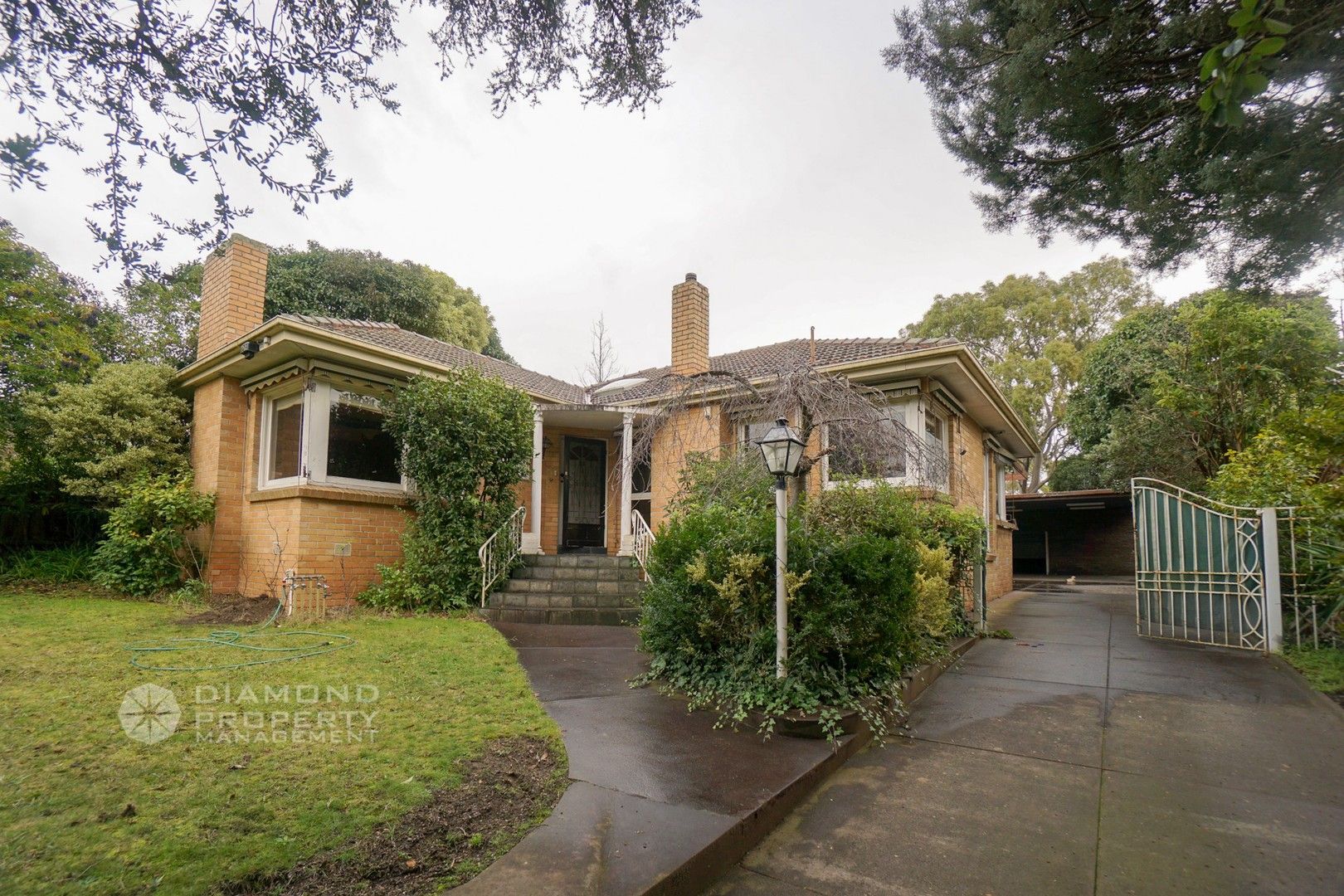 4 bedrooms House in 33 Whitehorse Road BLACKBURN VIC, 3130