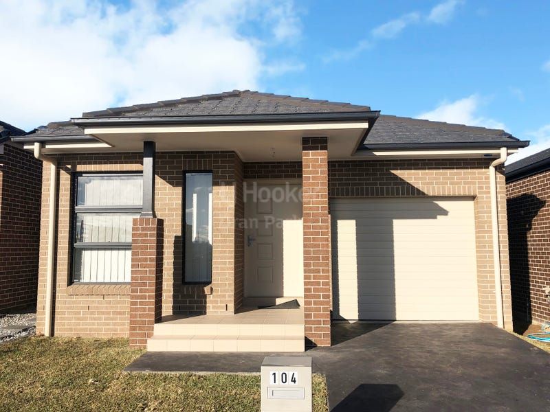 3 bedrooms House in 104 Kavanagh Street GREGORY HILLS NSW, 2557