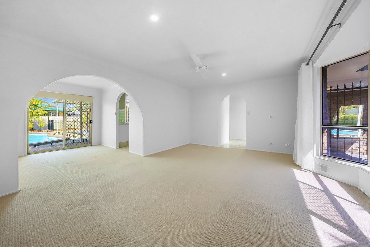 32 Coronet Crescent, Burleigh Waters QLD 4220, Image 1