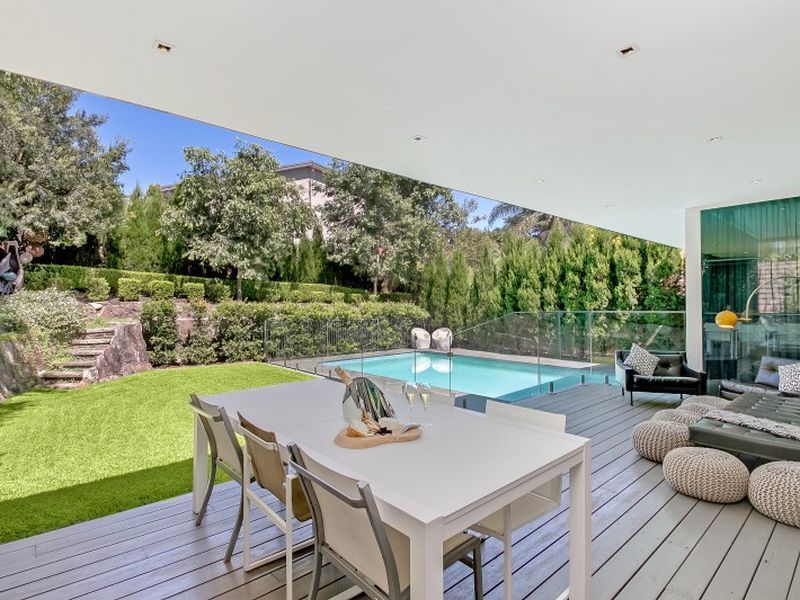 4 bedrooms House in 2 Glenroy Avenue MIDDLE COVE NSW, 2068