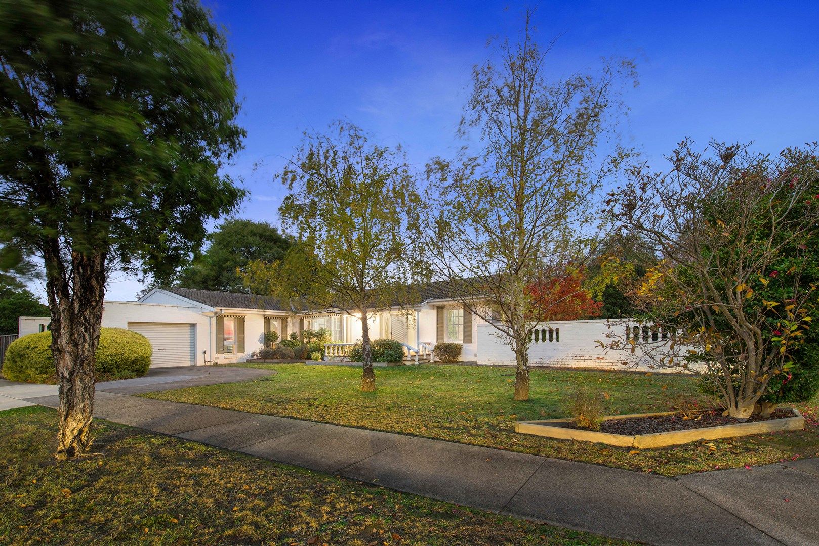 4 bedrooms House in 10 Ascot Court GLEN WAVERLEY VIC, 3150