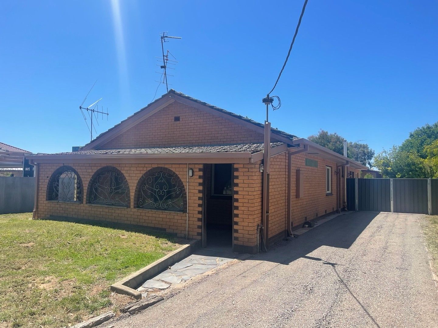 2 bedrooms Apartment / Unit / Flat in 1/17 Numurkah Road SHEPPARTON VIC, 3630