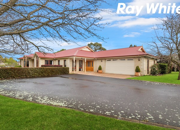 16 Pepperell Drive, Drouin VIC 3818