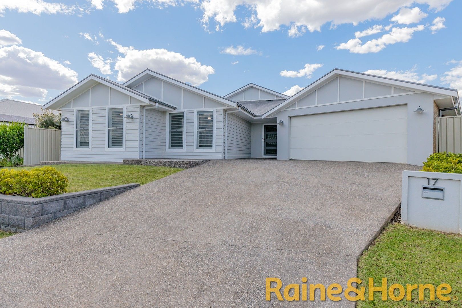4 bedrooms House in 17 Snowy Crescent DUBBO NSW, 2830