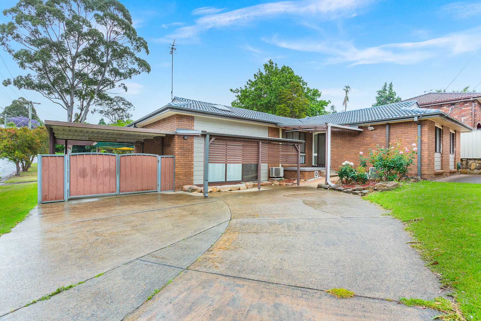 4 bedrooms House in 11 Templeton Crescent BAULKHAM HILLS NSW, 2153