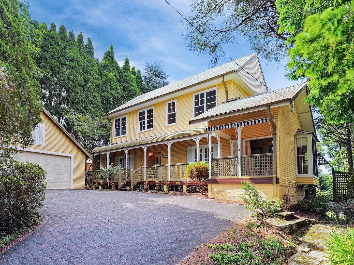 157 Blaxland Road, Wentworth Falls Property History & Address
